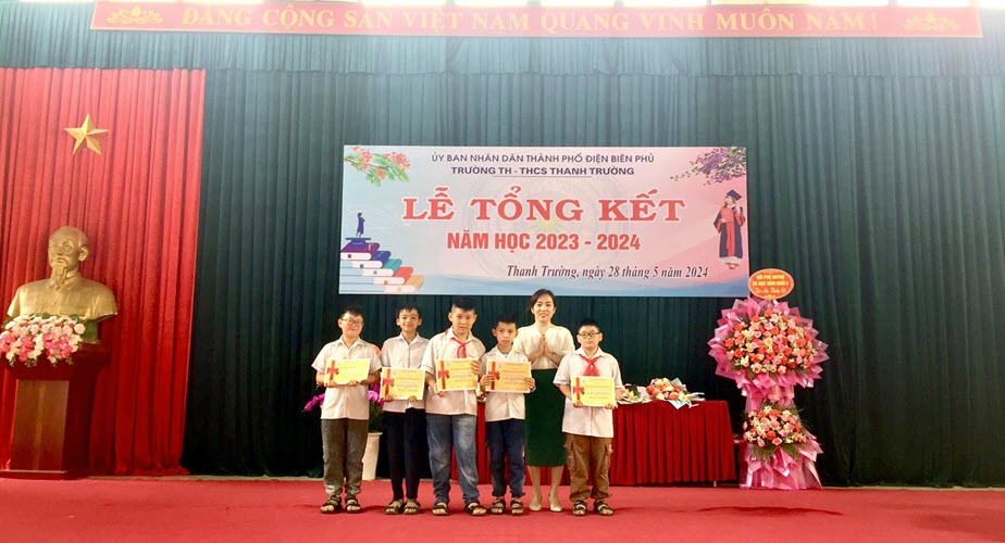 Trung tâm Ngoại ngữ - Tin học tỉnh Điện Biên tặng học bổng Khoá học tiếng Anh hè 2024