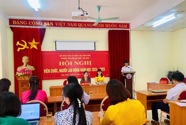 Trung tâm Ngoại ngữ - Tin học tỉnh Điện Biên tổ chức Hội nghị viên chức, người lao động năm học 2024-2025