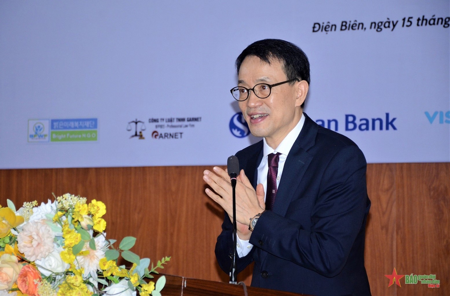 Đại diện lãnh đạo Văn phòng đại diện Phòng Giáo dục Hàn Quốc ở nước ngoài tại Việt Nam (thuộc Đại sứ quán Hàn Quốc tại Việt Nam) phát biểu.